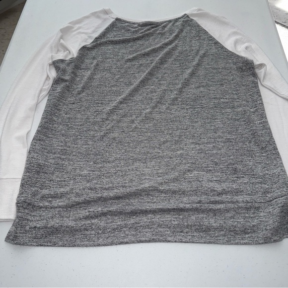 Gap Women Long Sleeve Crew Neck T-Shirt  Sweater Gray & White Sz Med - Picture 8 of 9